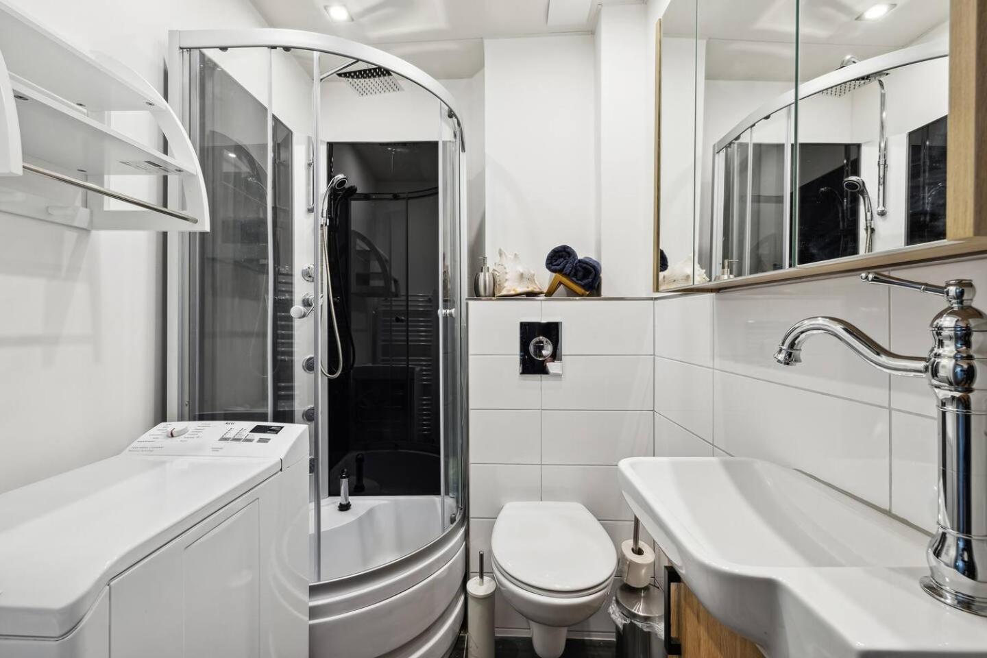 Kaiser-Wilhelms-Lodge With 90 Qm Wilhelmshaven Exterior photo